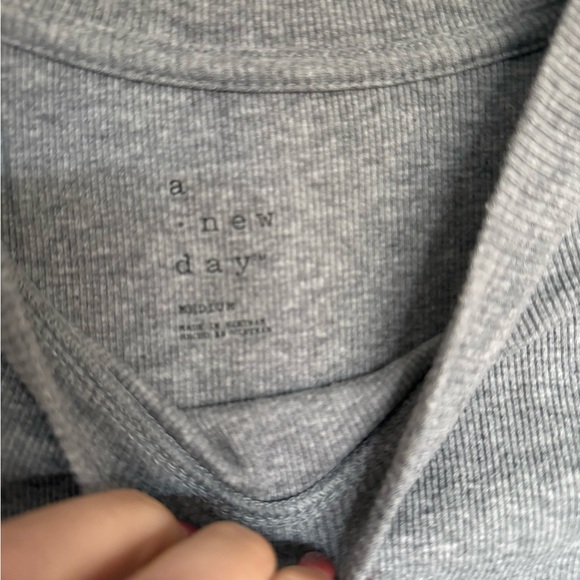 2 for $15 sale: 2 A new day crew neck ribbed t-shirts - gray & pink M - Picture 3 of 6